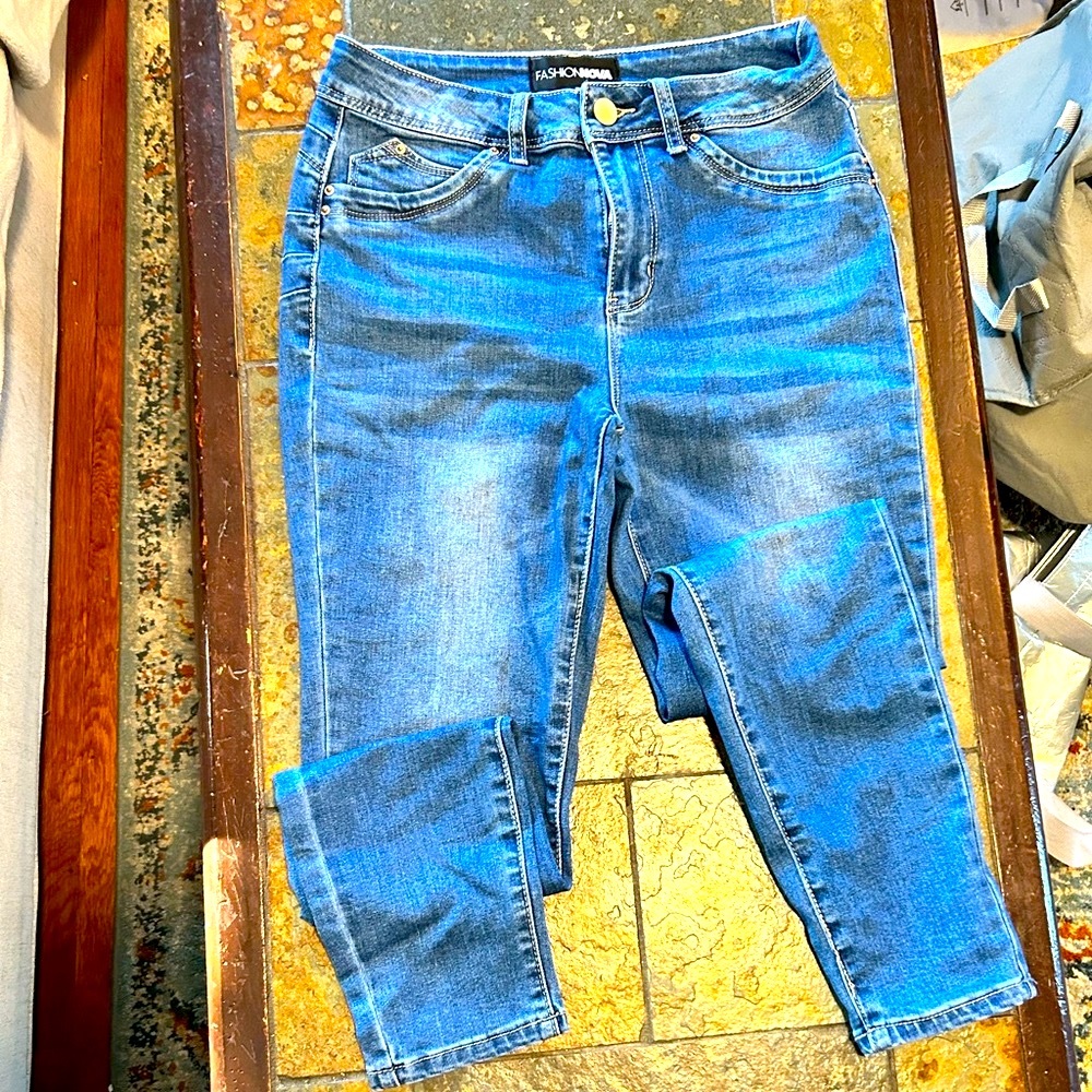Fashion Nova size 7 juniors high waisted jeans only worn twice